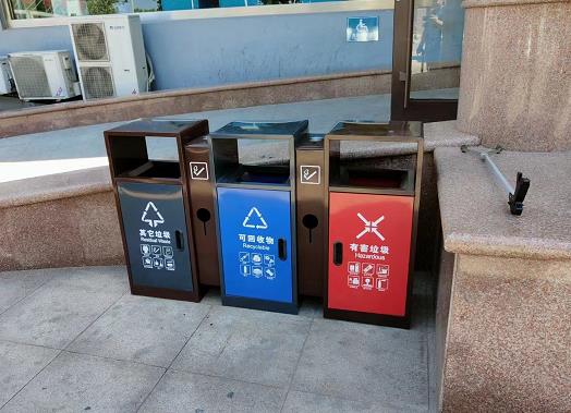 戶(hù)外環(huán)衛(wèi)垃圾桶的選購(gòu)